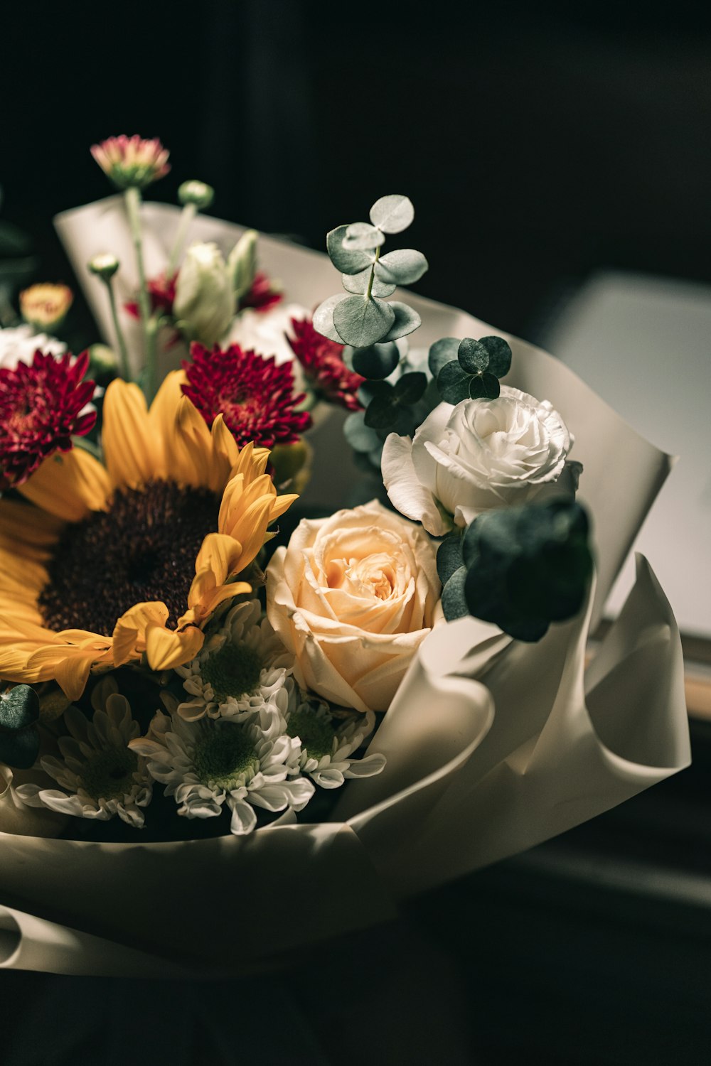 yellow and white rose bouquet