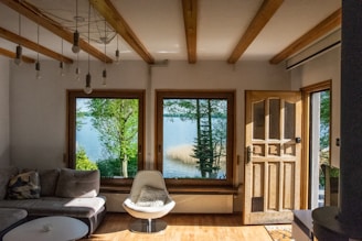 Cozy Airbnb-ready cottage room with lakefront views.