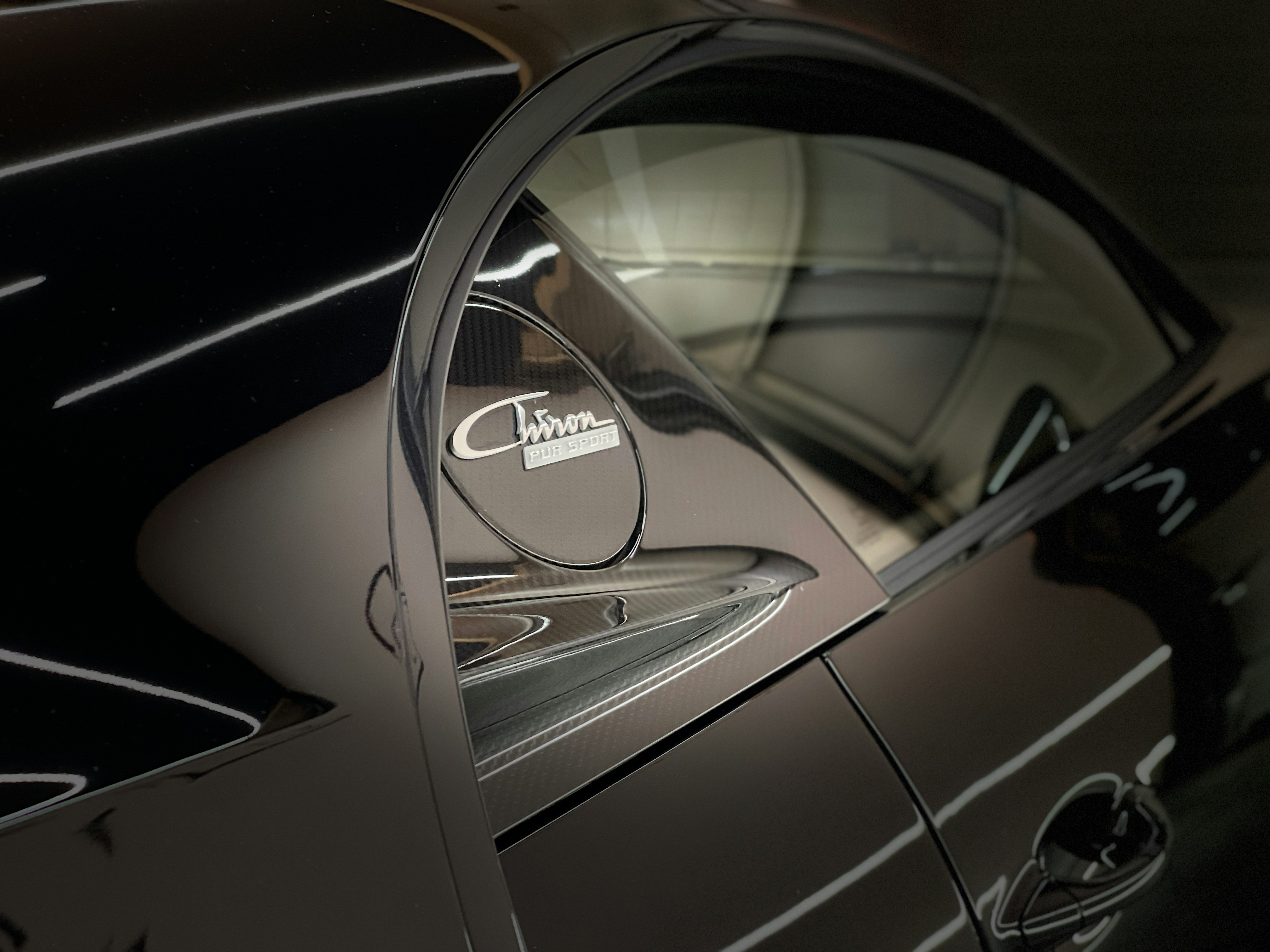 Bugatti Veyron wallpaper, hypercar dark background, luxury car desktop, Veyron front view, ilustrasi artikel The Ultimate Bugatti Veyron Wallpapers for Every Car Enthusiast 8