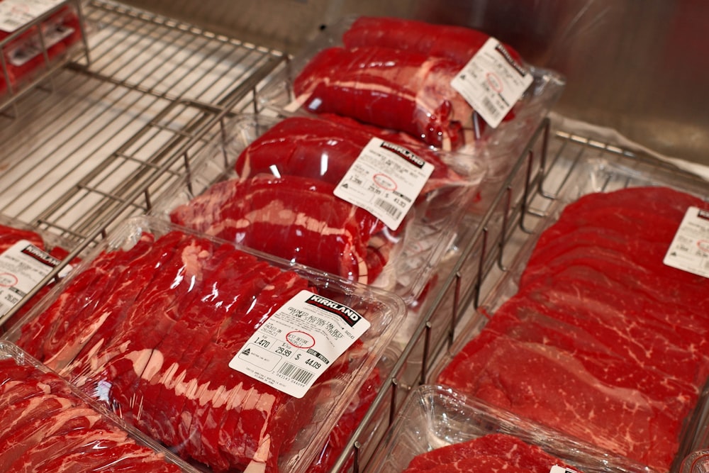 Rotes Fleisch in durchsichtiger Plastikverpackung