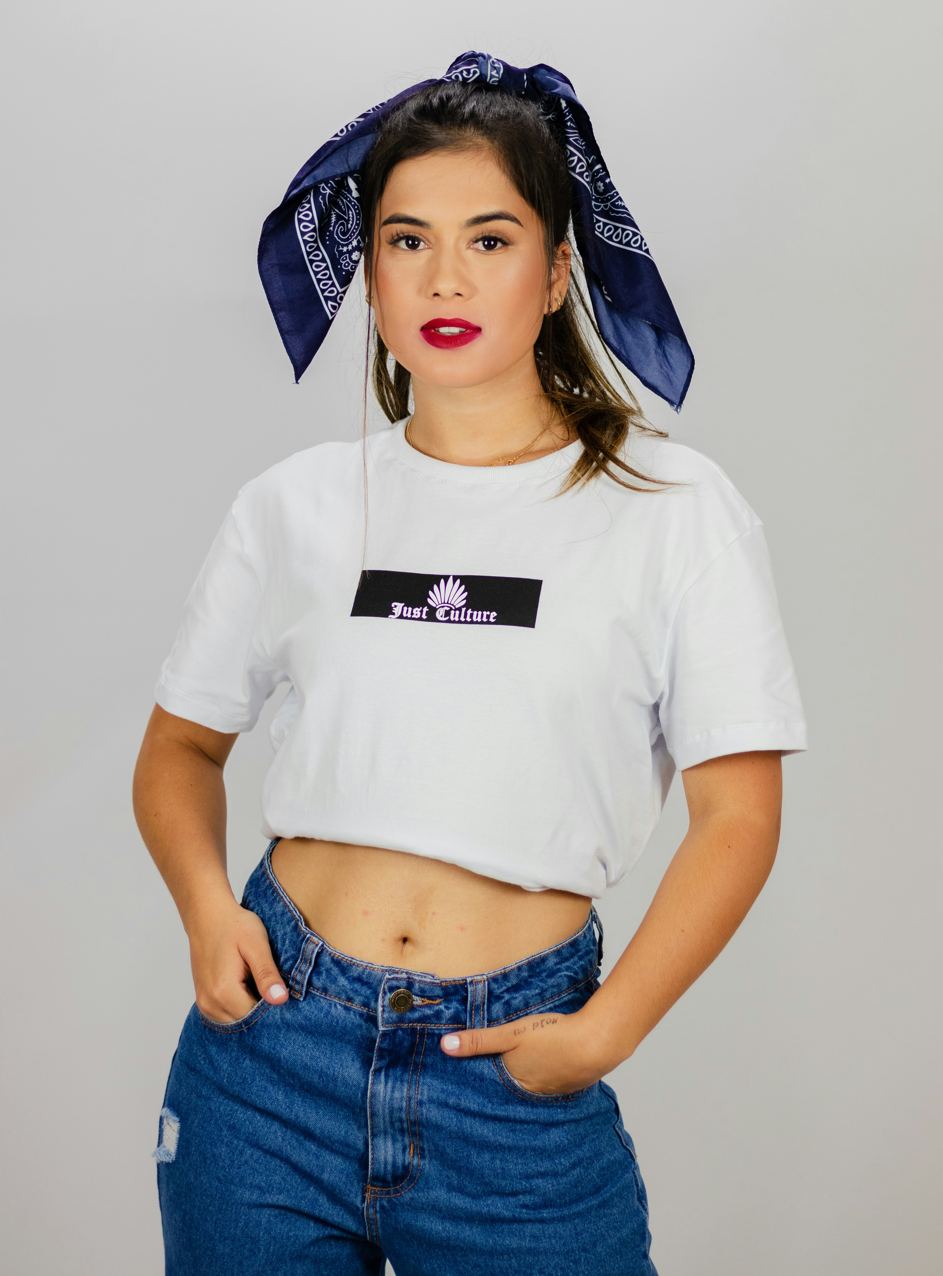 photo-1622383040781-f42359fddf39?ixid=M3wxMjA3fDB8MXxzZWFyY2h8MTZ8fGJlc3QlMjBhcHBhcmVsJTIwbW9ja3Vwc3xlbnwwfHx8fDE3NTUyODY5NDV8MA\u0026ixlib=rb-4.1.0