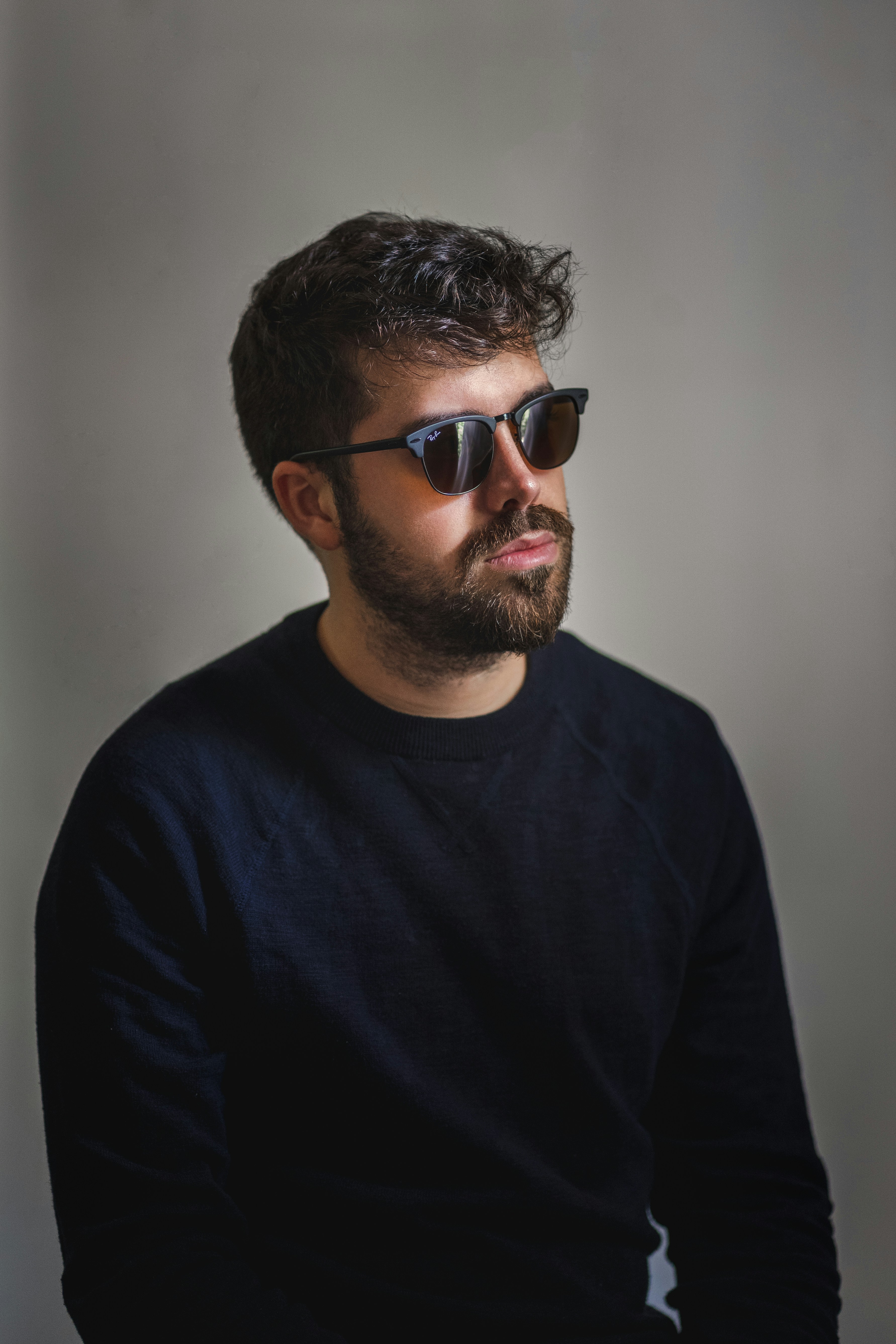 great photo recipe,how to photograph man in black crew neck shirt wearing black sunglasses