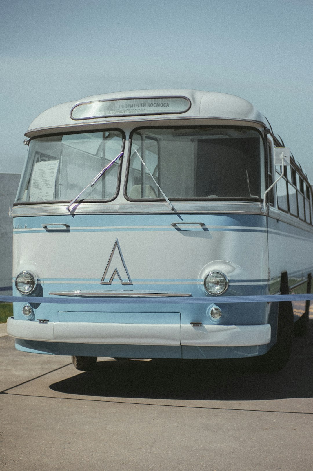 blue and white volkswagen t-2 van