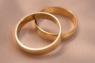 Aury inc has a big collection of wedding bands
