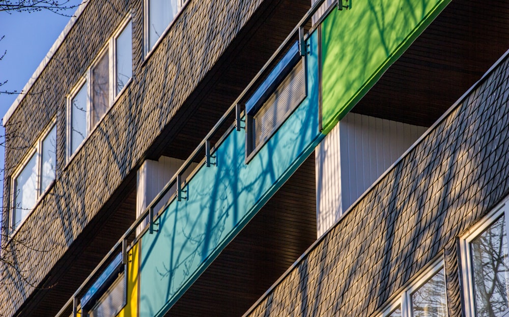 brown and green concrete building