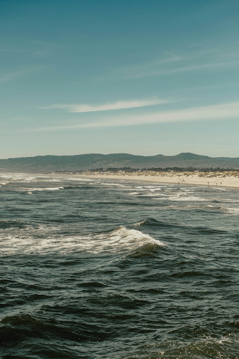 ocean waves crashing on shore during daytime