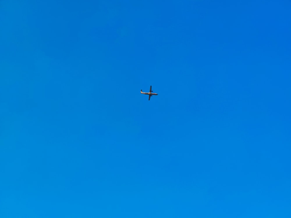 airplane in the sky during daytime