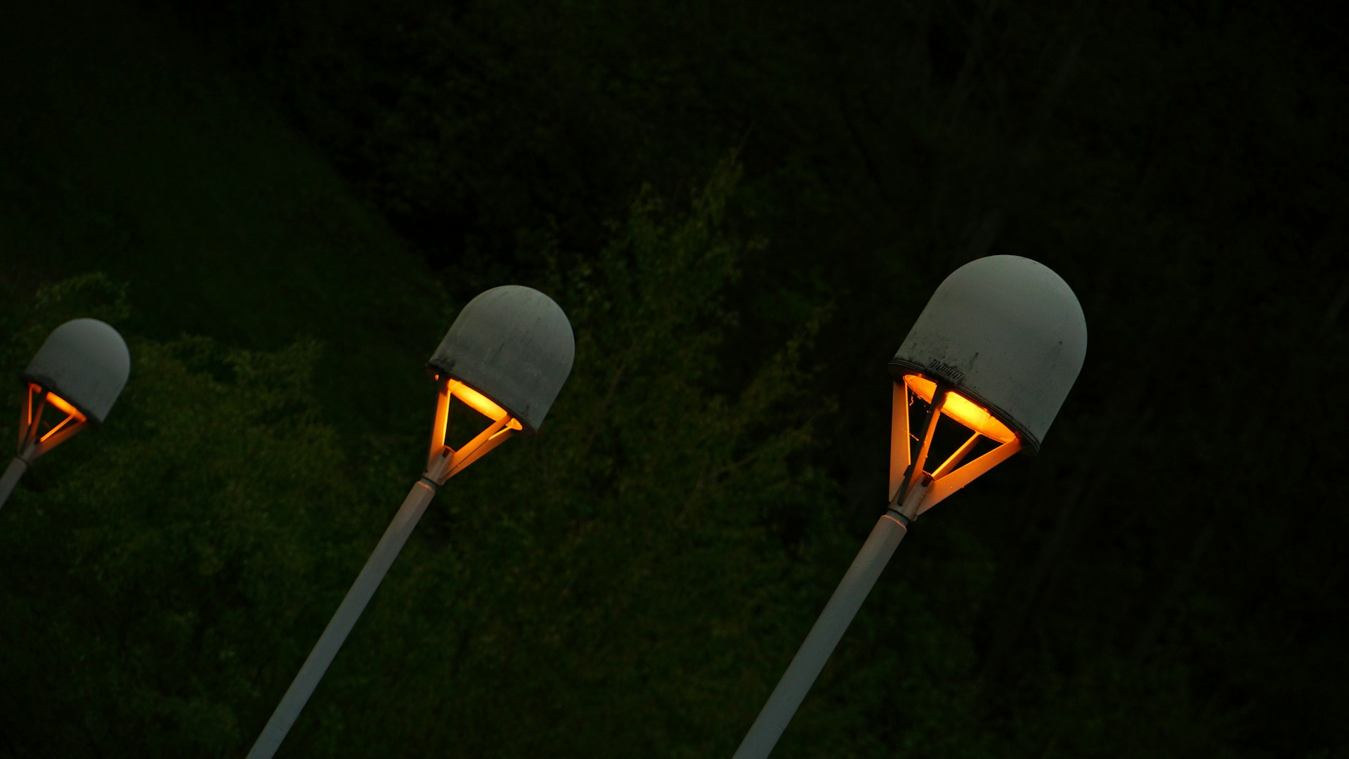 white and yellow light post