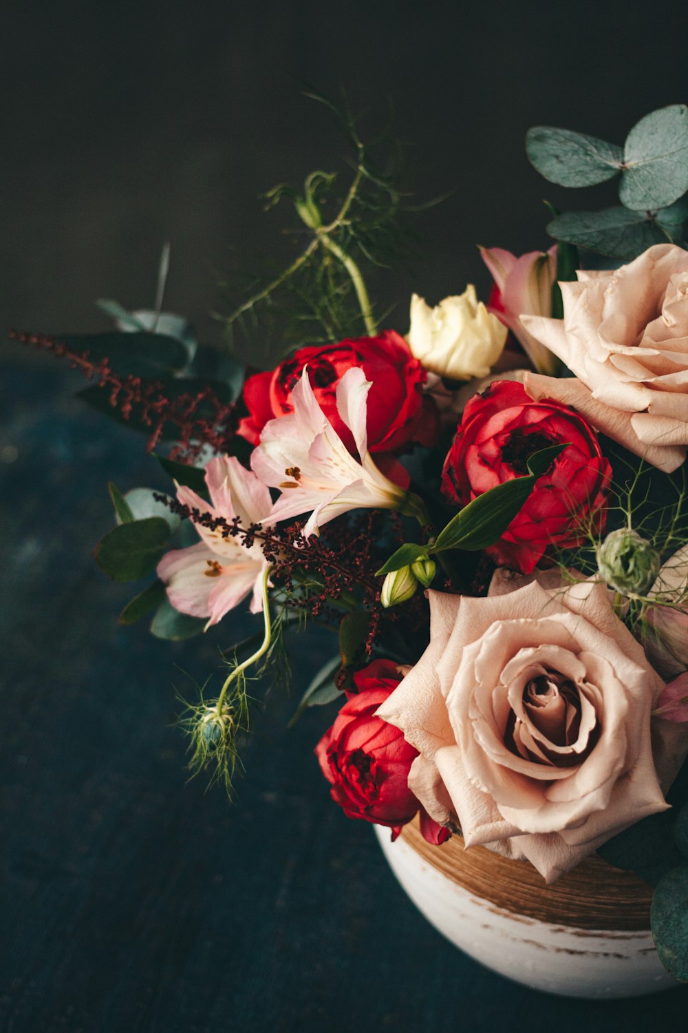 pink roses and white babys breath flowers bouquet