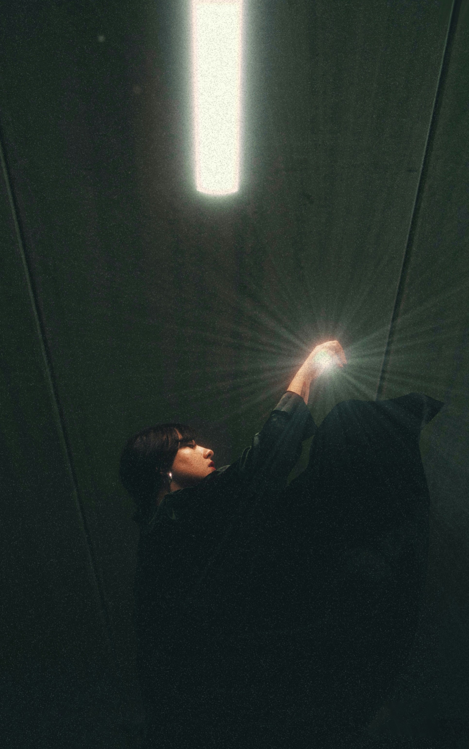 Featured image of post View 27 Aesthetic Shadow Boy Mirror Flash