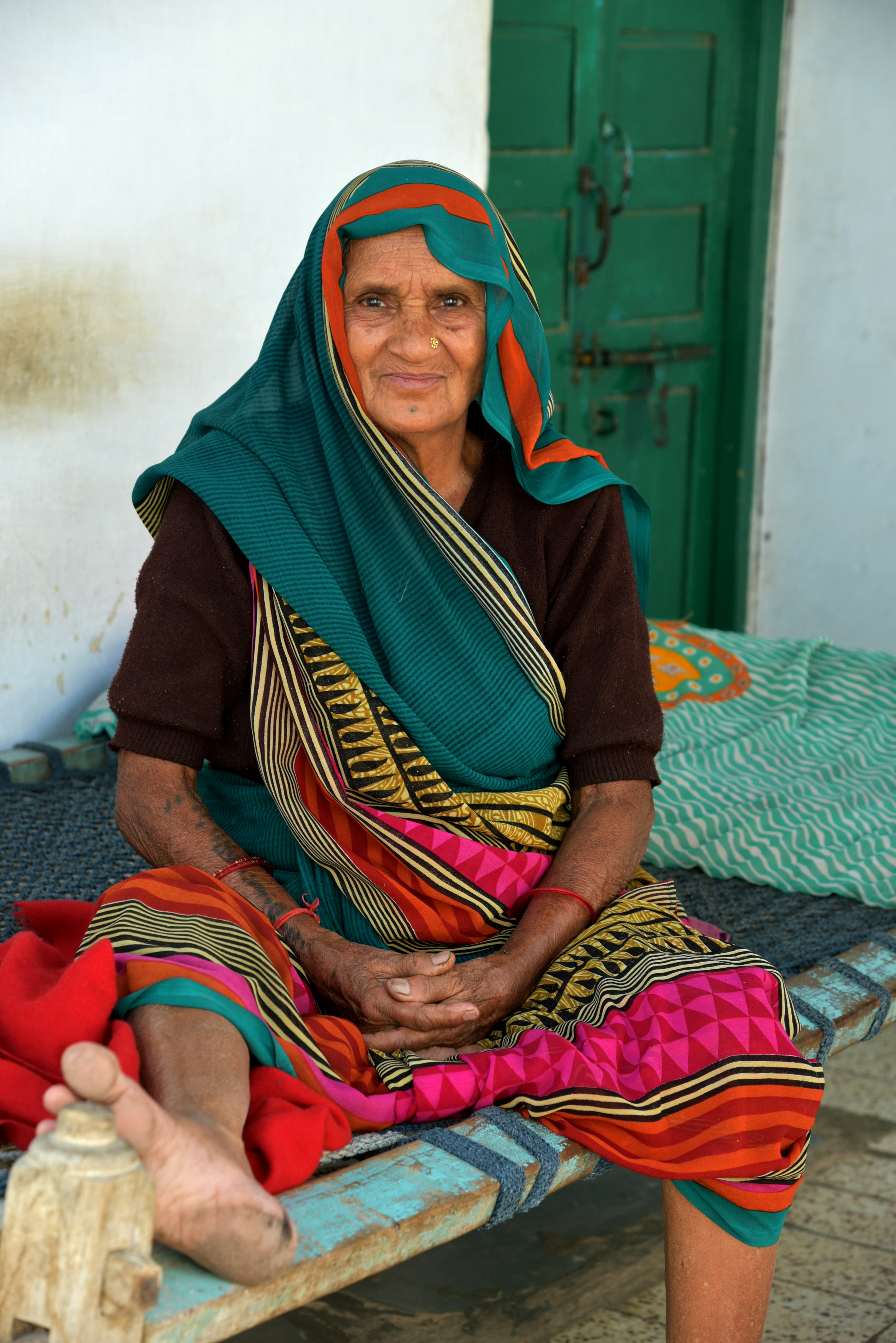 gray computer monitor