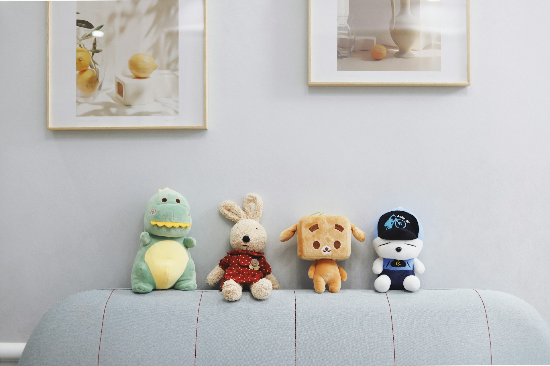 white bear plush toy beside white bear plush toy