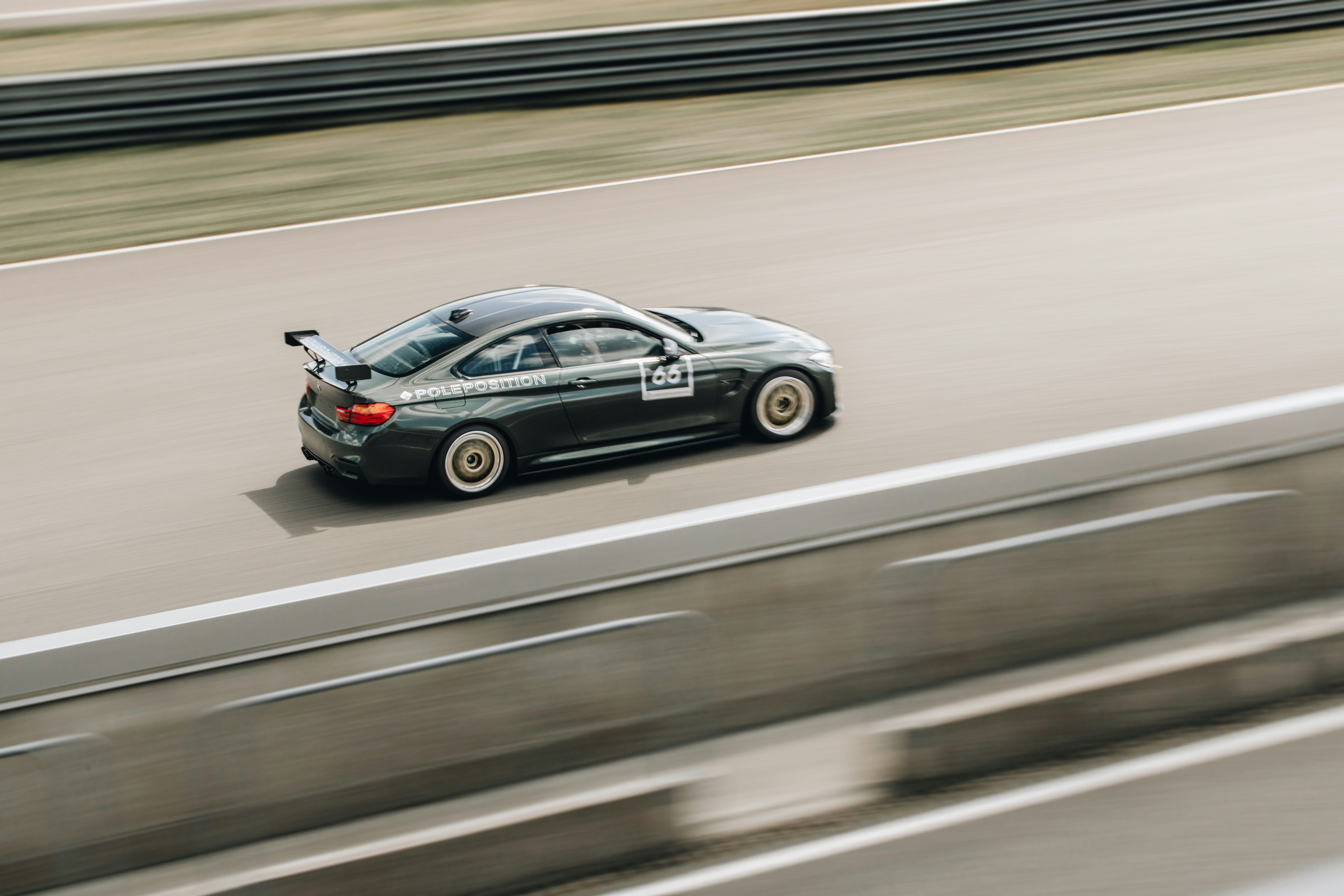 Photo by lorenzohamers