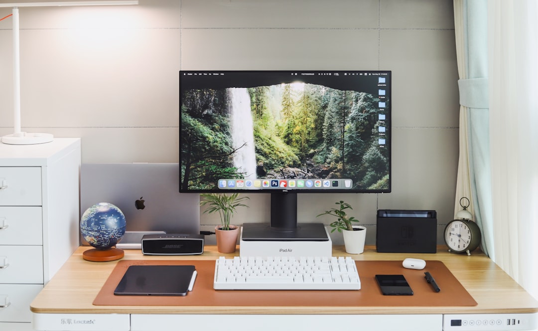 silver imac on brown wooden desk