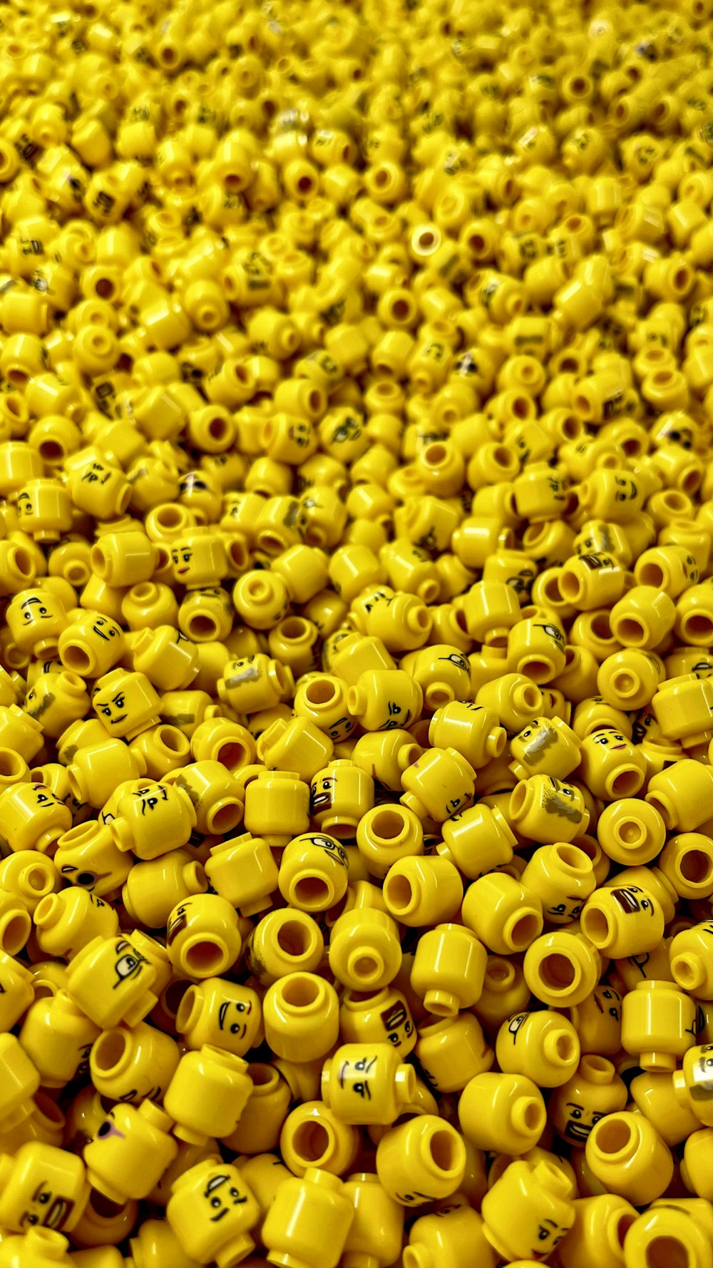 lote de tapas de botellas de plástico amarillo