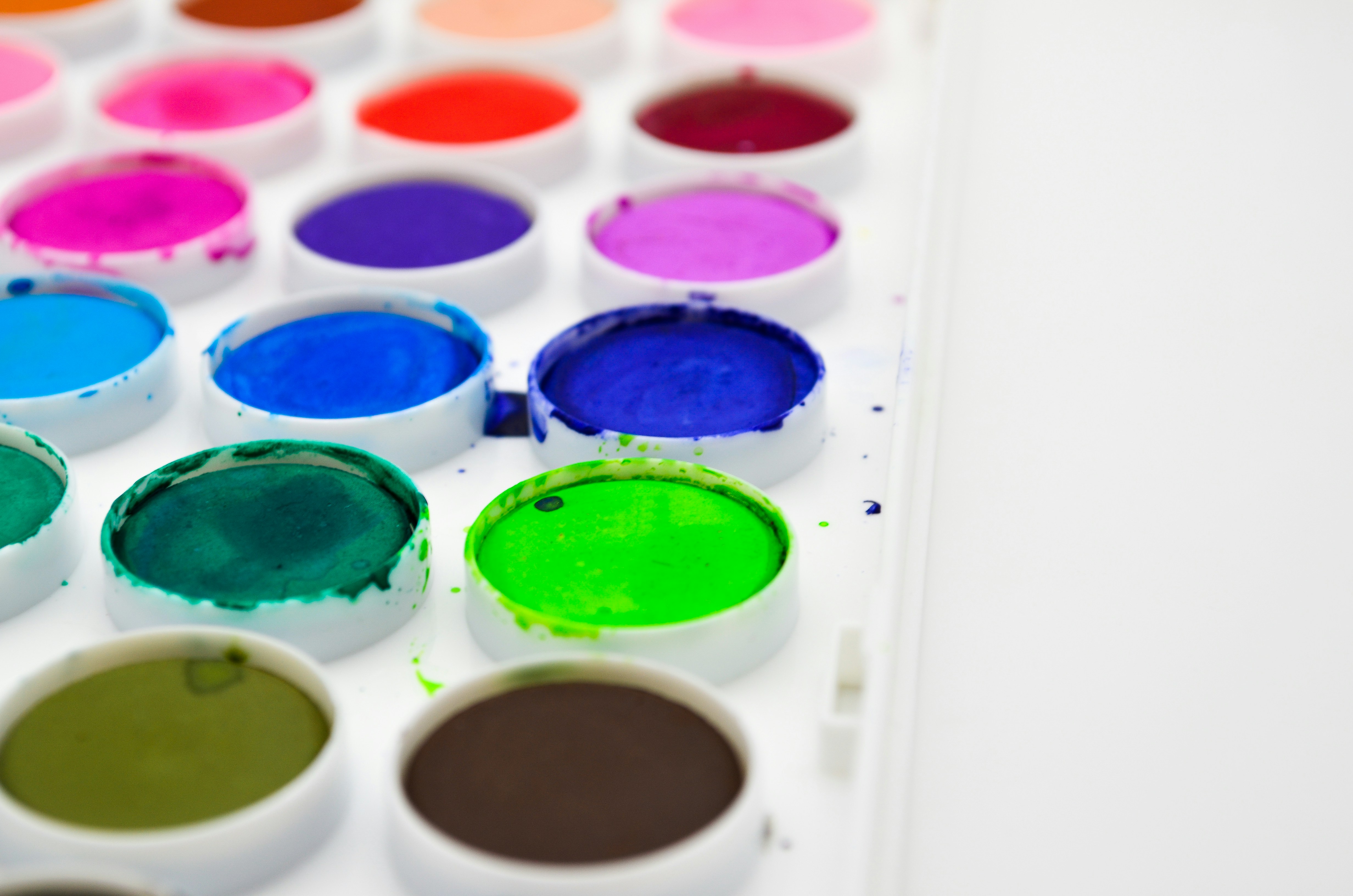 white green blue and pink round plastic containers