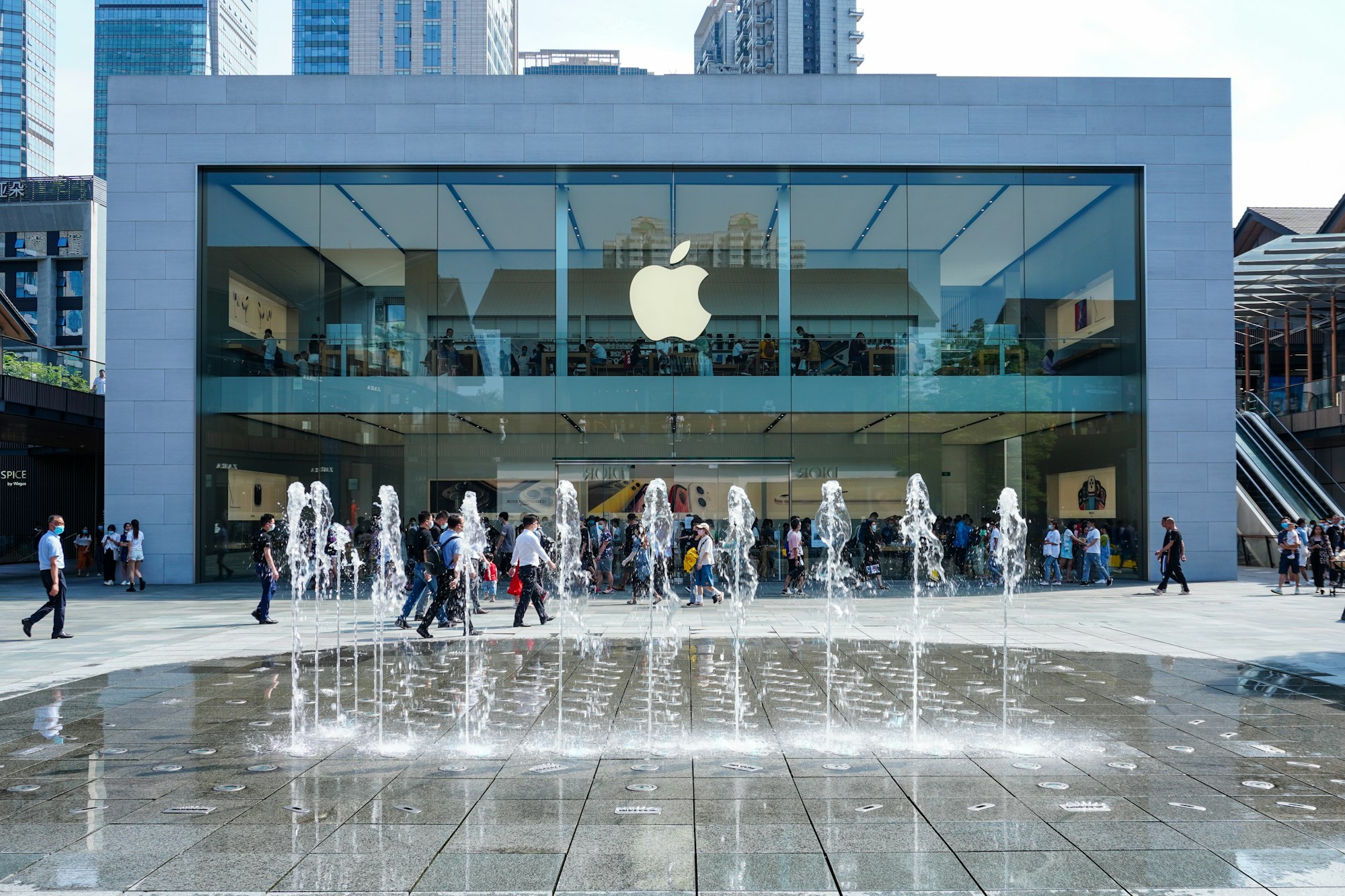 July. 17th, 2020
Apple 成都远洋太古里 · 成都市锦江区中纱帽街
Apple Store Chengdu Sino-Ocean Taikoo Li Chengdu