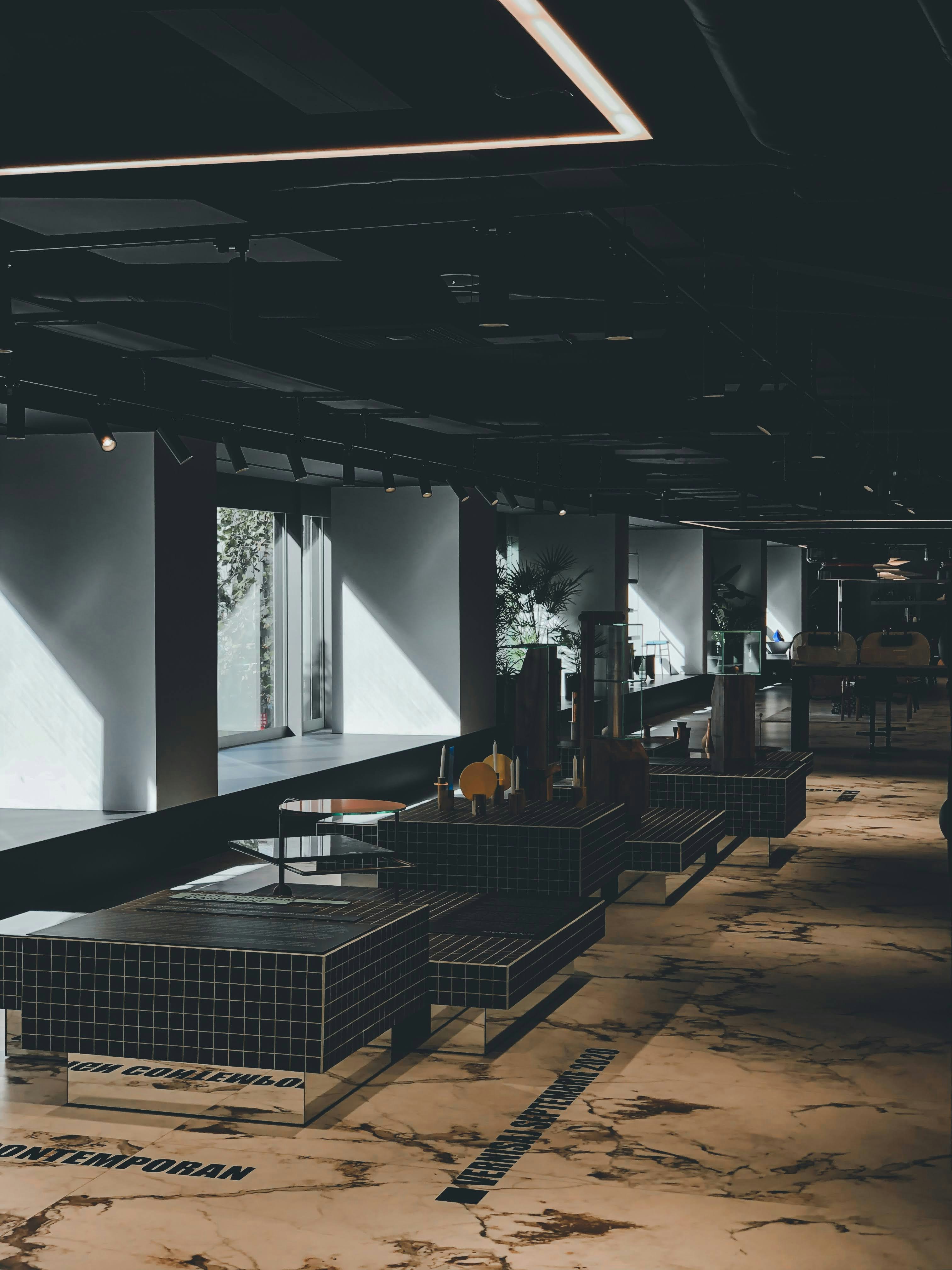 gray computer monitor