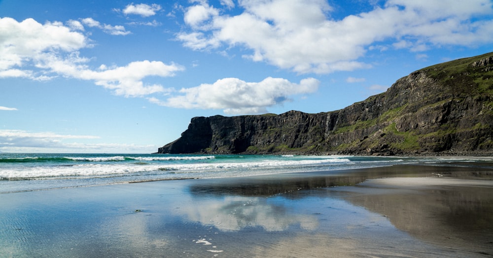 sea waves crashing on shore during daytime