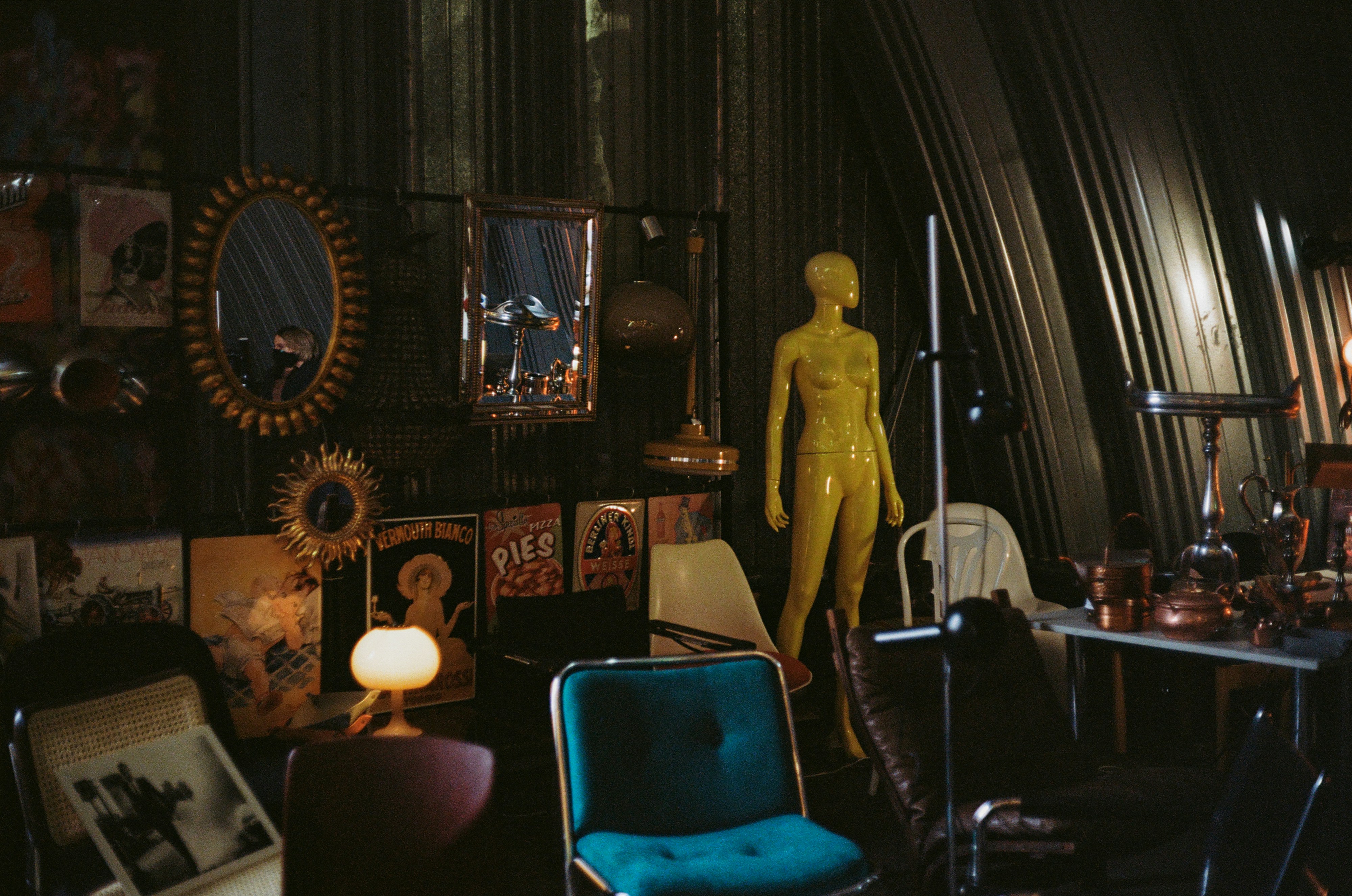 Vintage Decor: Adding Retro Charm to Your Home