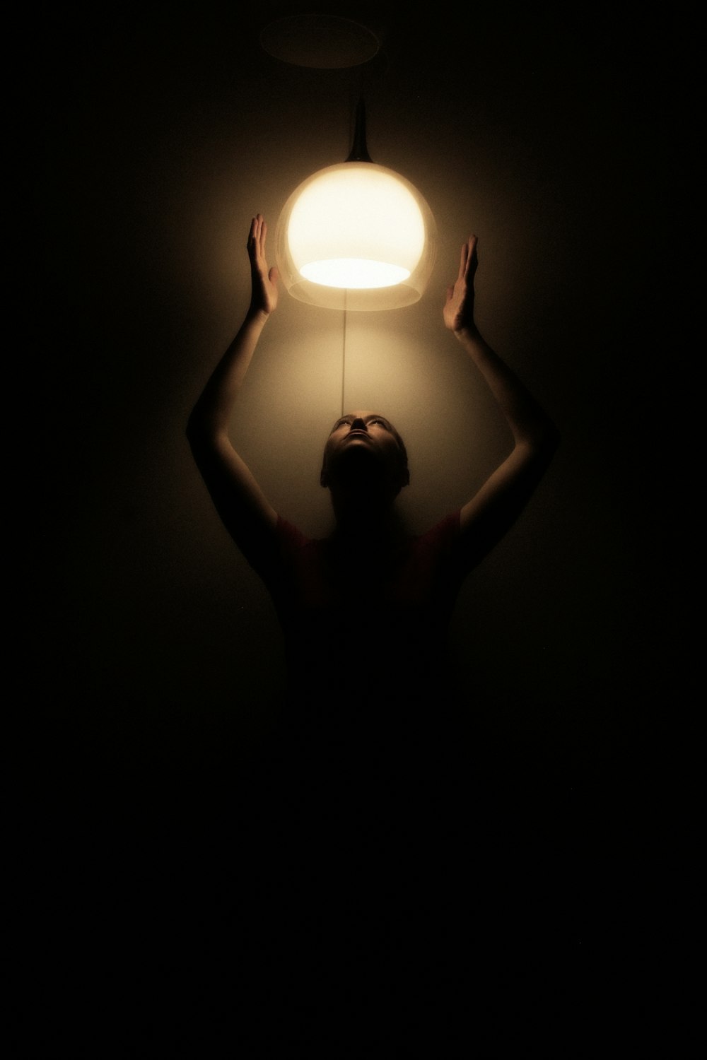 Foto de cuerpo de personas con luz blanca – Imagen gratuita Encendiendo en  Unsplash