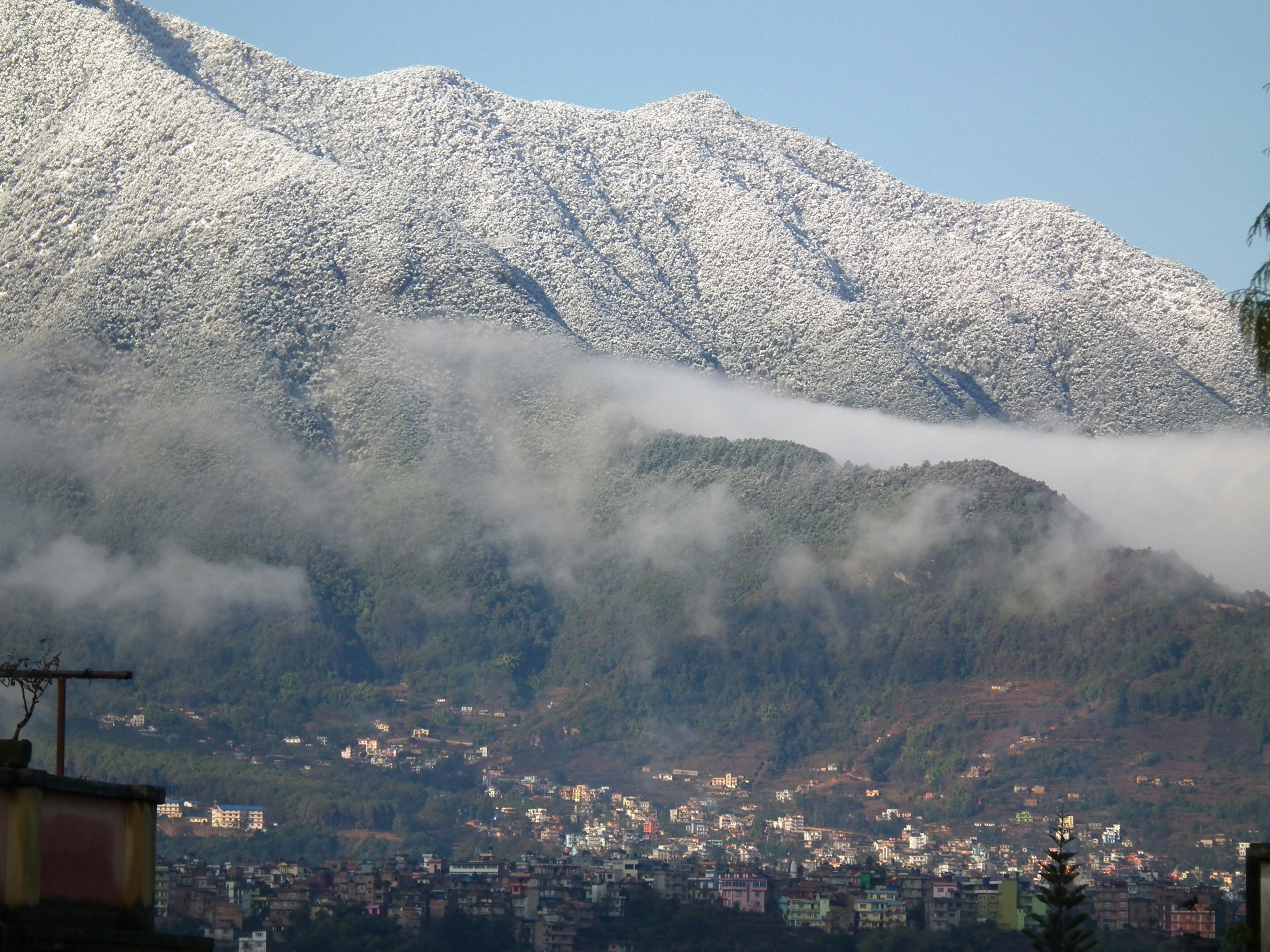 aerial view of city near mountain during daytime