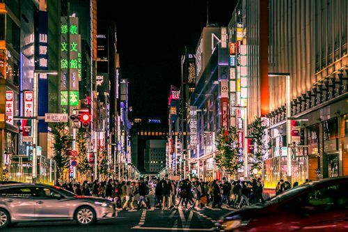 夜の錦糸町の街並み