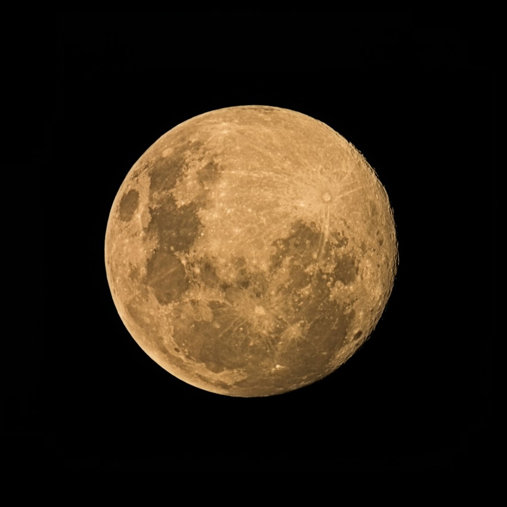 Vollmond im dunklen Raum