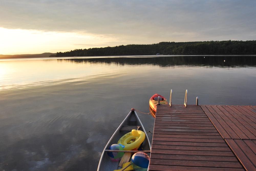 a small boat tied to a dock on a lake