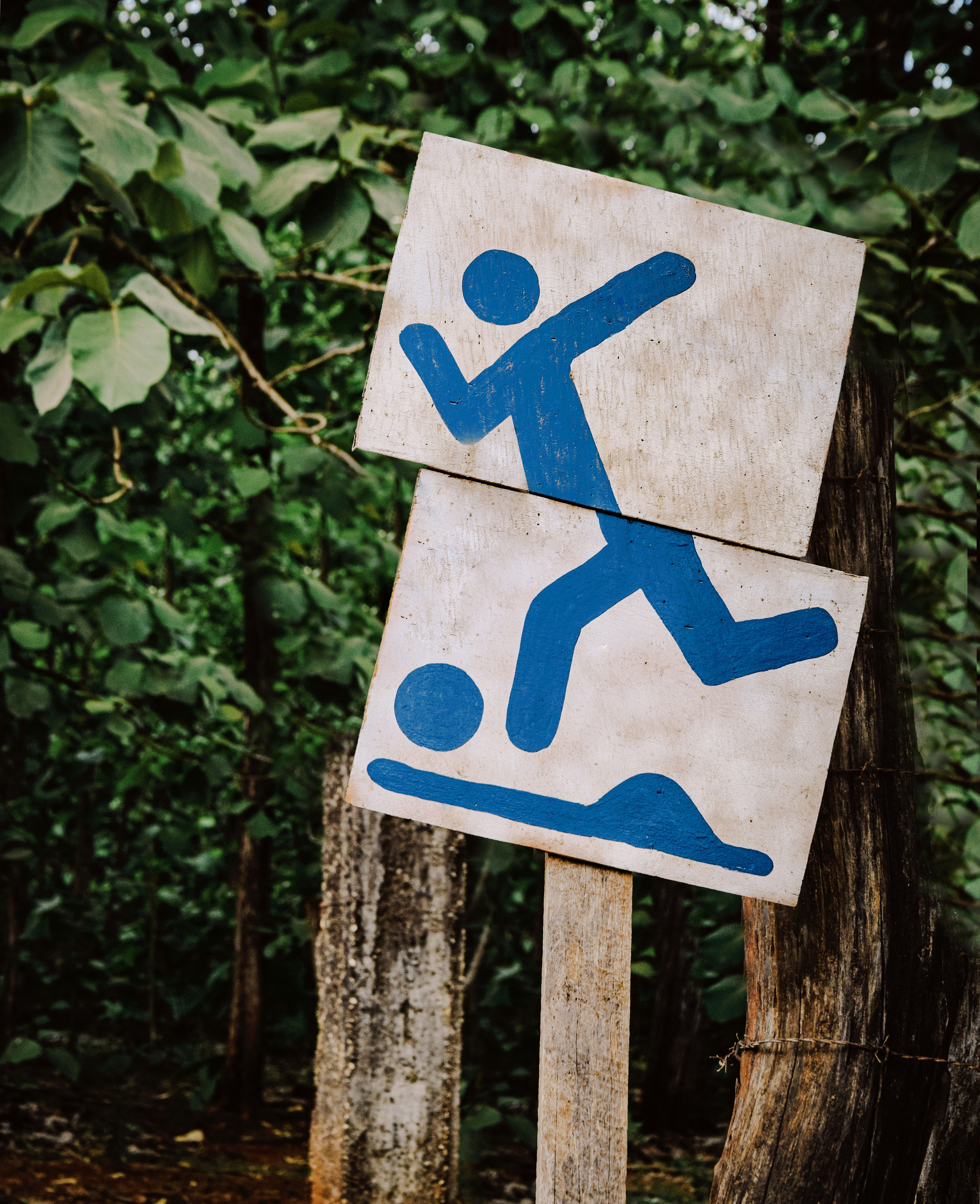 white and black arrow sign