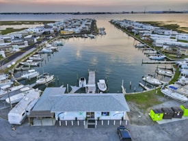 Photo 1622860759944 B01948c7d065?q=85&w=275&h=275&fit=crop