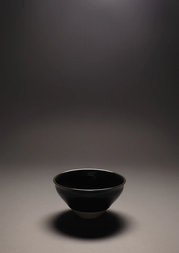 黒い器（イメージ素材）