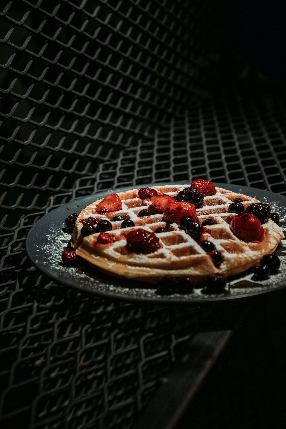 pizza on black round plate