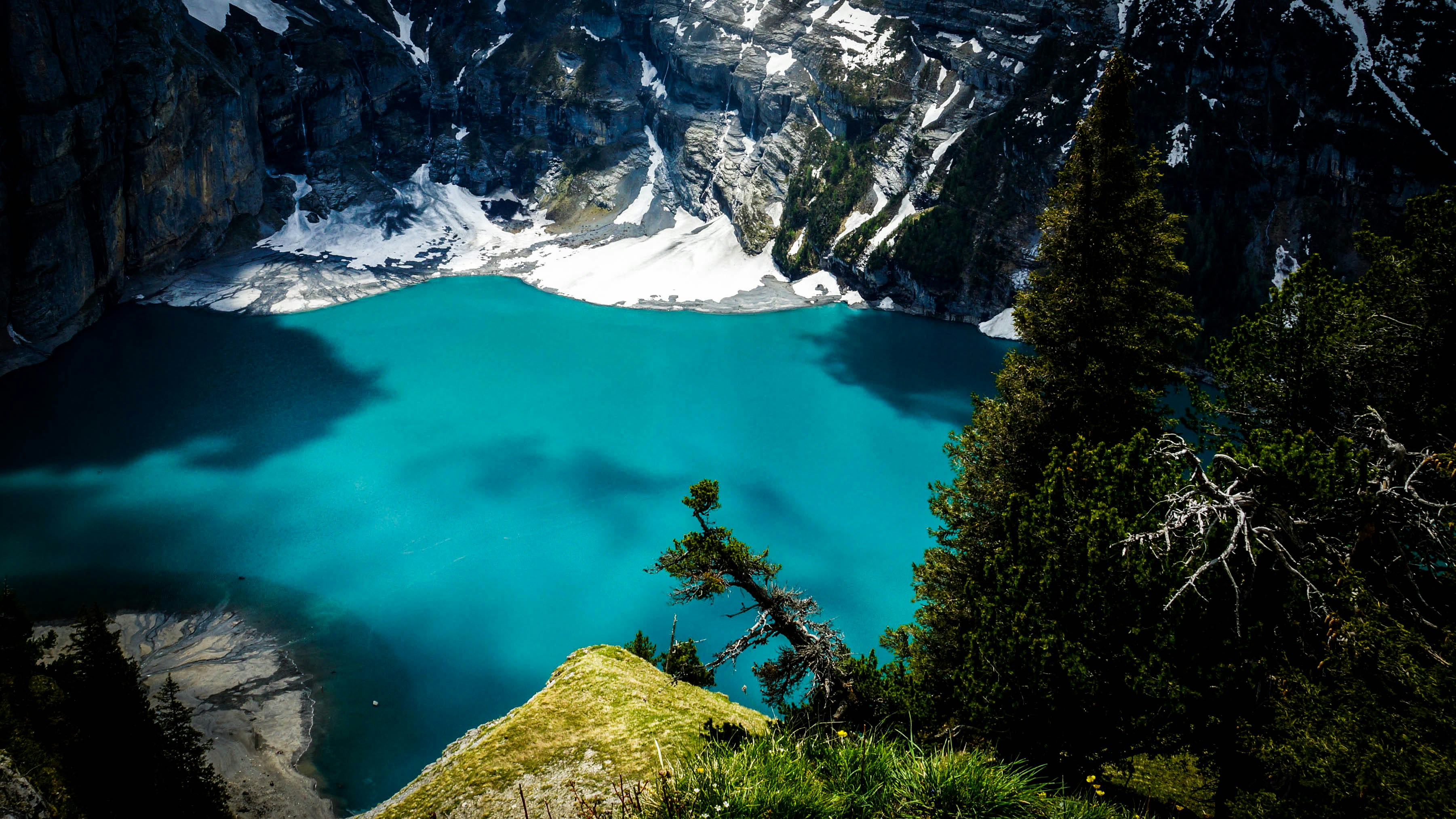 lake surrounded by green trees and mountain