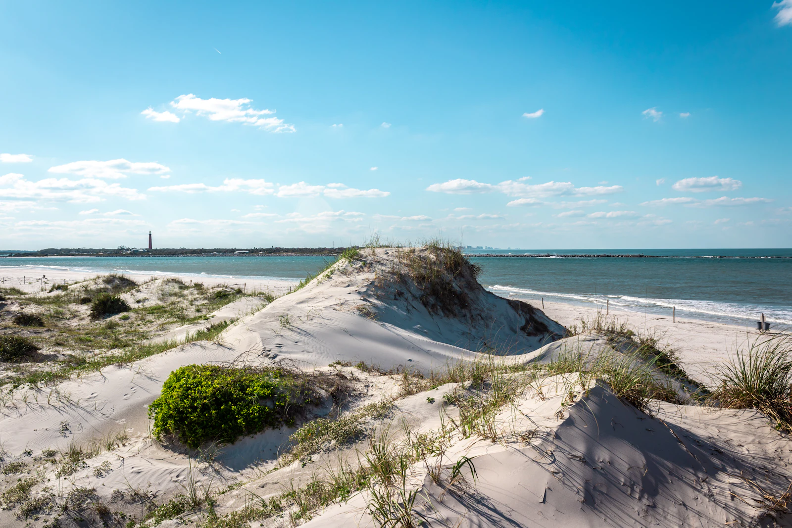 The wide, quiet sands of New Smyrna Beach