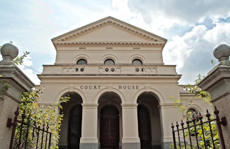 Historic courthouse building similar to the Rhea County Courthouse in Dayton, TN