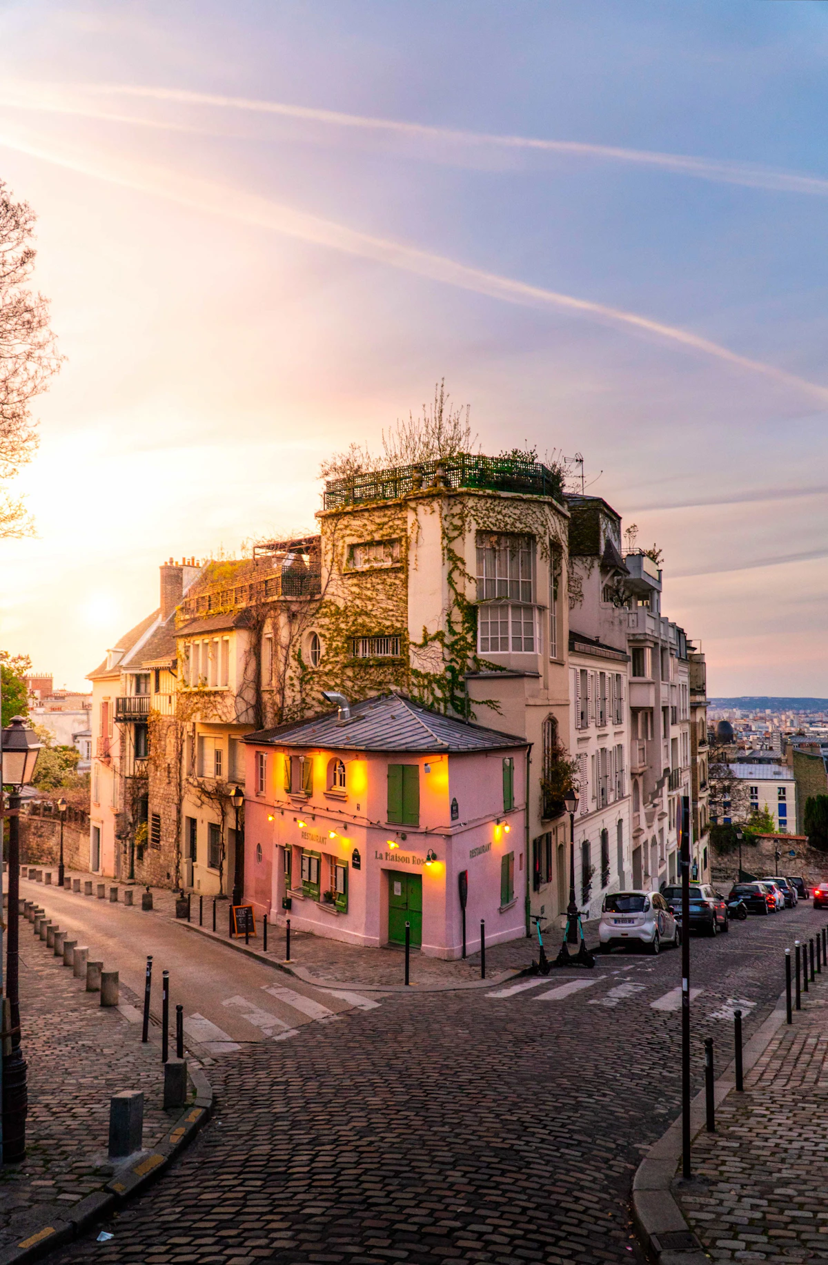 The pink façade of the Maison Rose, rue de l'Abreuvoir, Montmartre