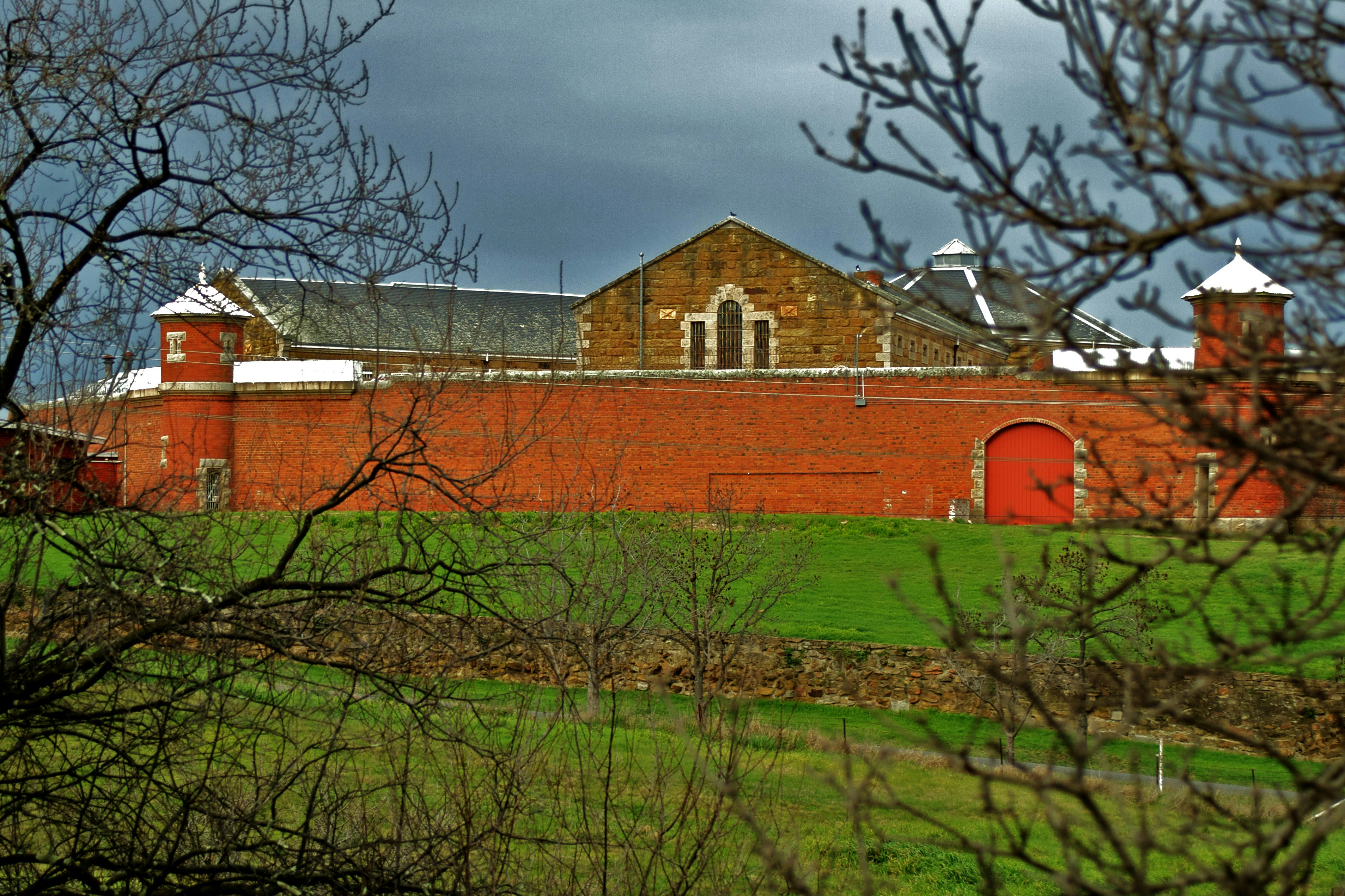 photo-1623011893879-3c19f8ddae6c?ixid=M3wxMjA3fDB8MXxzZWFyY2h8MjB8fGJhcnRsZXklMjBzZWNvbmRhcnklMjBzY2hvb2x8ZW58MHx8fHwxNzU1NDM2ODE1fDA\u0026ixlib=rb-4.1.0