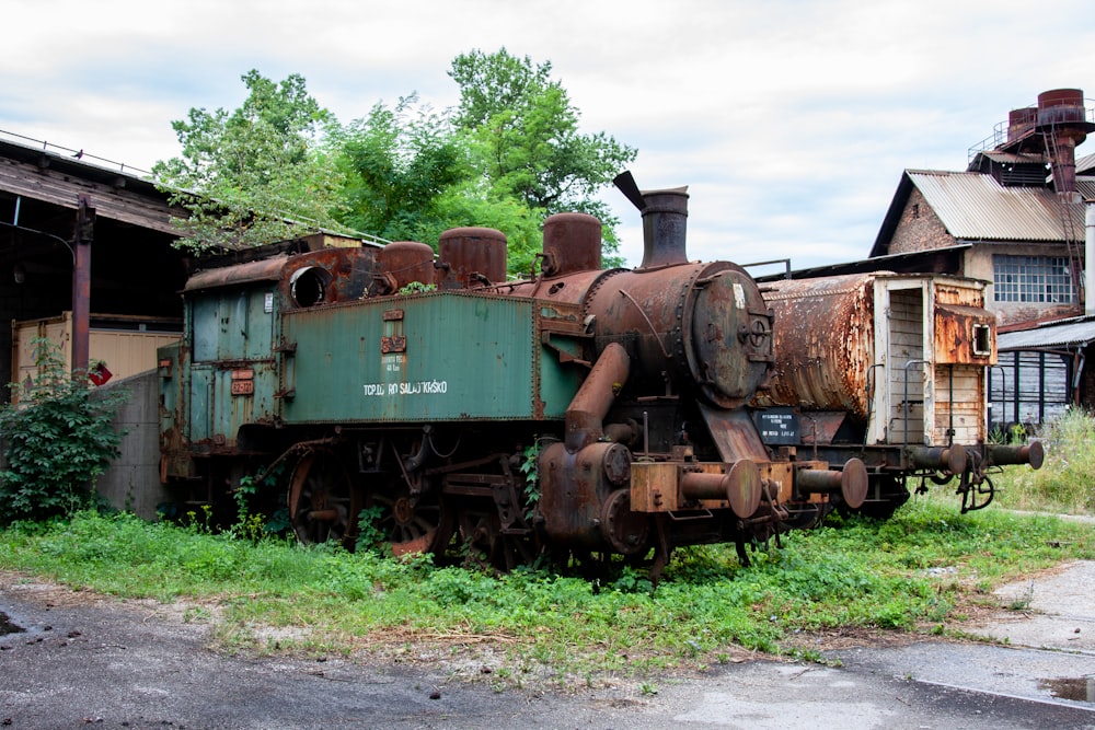 an old rusty train sitting in a field