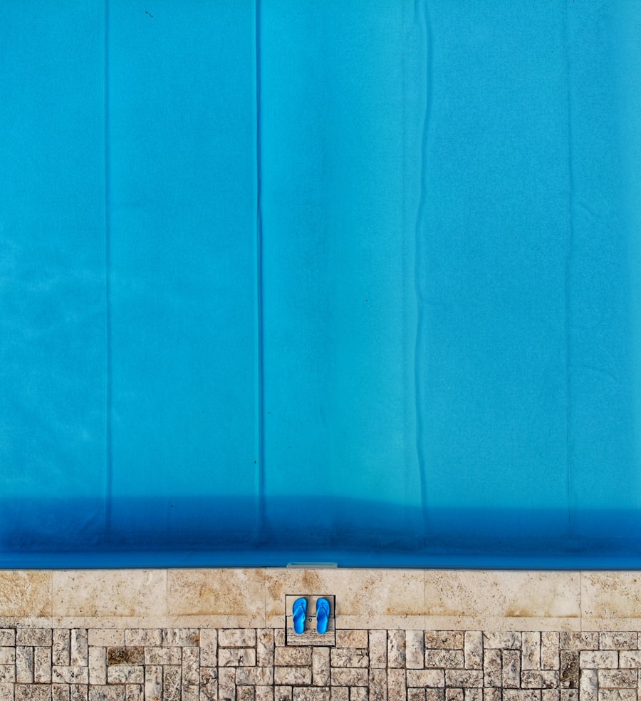 Piscina privada del Chalet Ribera con cubierta automática