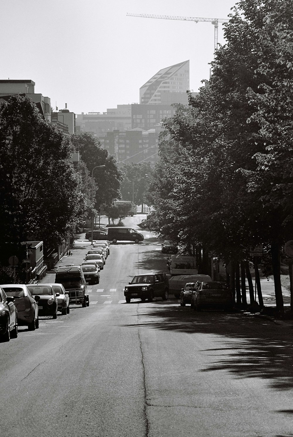 a black and white photo of a city street