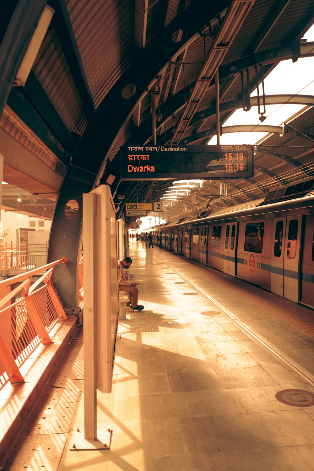 Train blanc dans la gare