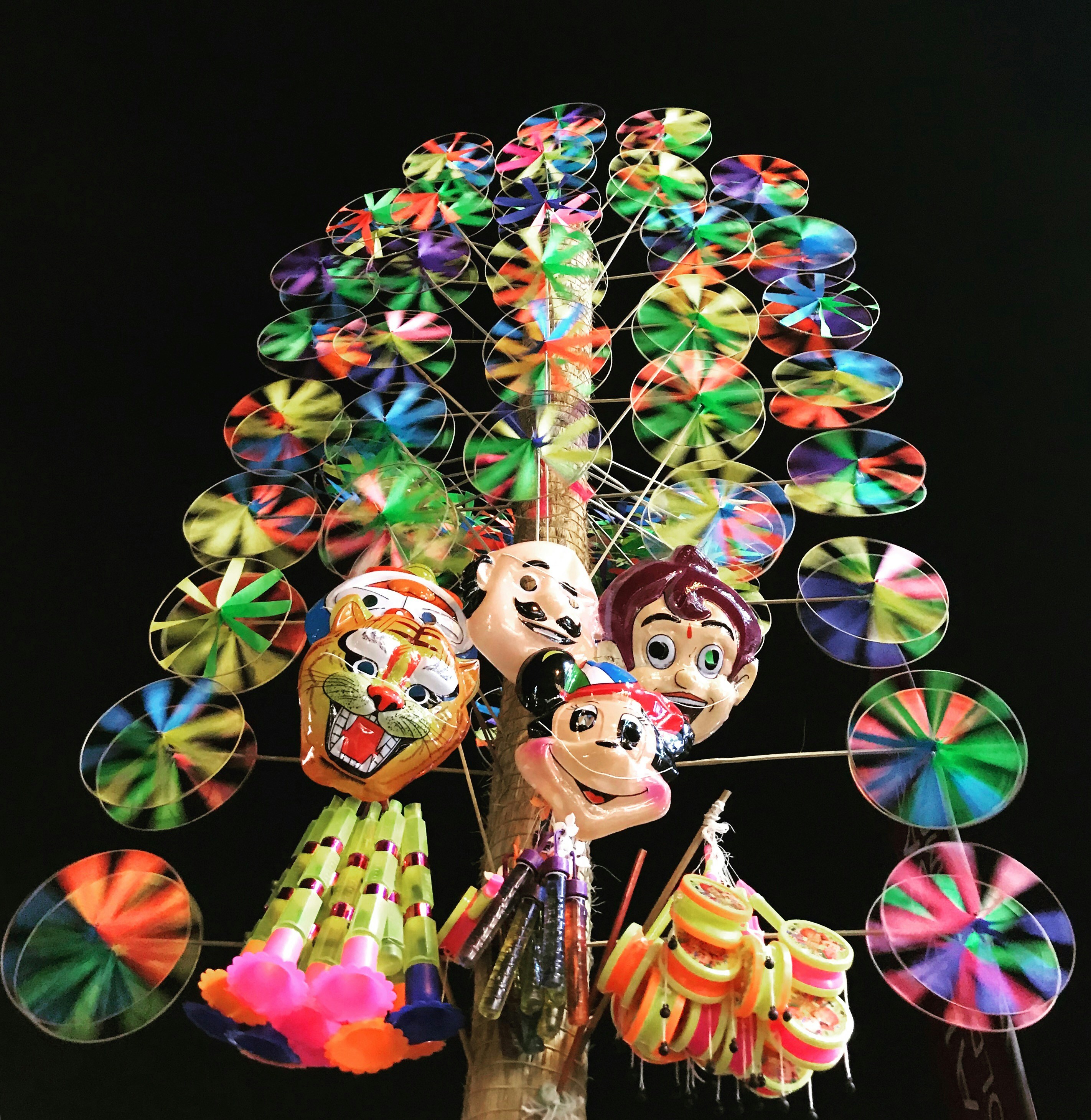 photo 1623075752840 54eba298cea1?ixid=M3w1ODkyNzF8MHwxfHNlYXJjaHw3fHxiaXJ0aGRheSUyMGNlbGVicmF0aW9uJTIwZGVjb3JhdGlvbnN8ZW58MHwyfHx8MTc1MTAxNzMzMnww&ixlib=rb 4.1