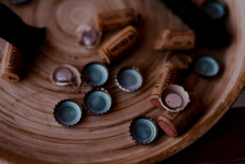 brown and black bottle cap