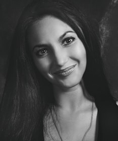 Portrait of Dra Marian Barboza with a warm, welcoming smile