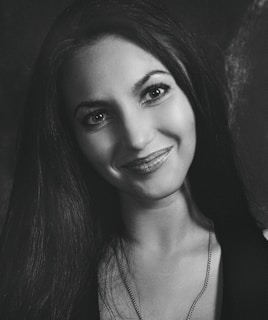 Portrait of Dra Marian Barboza with a warm, welcoming smile