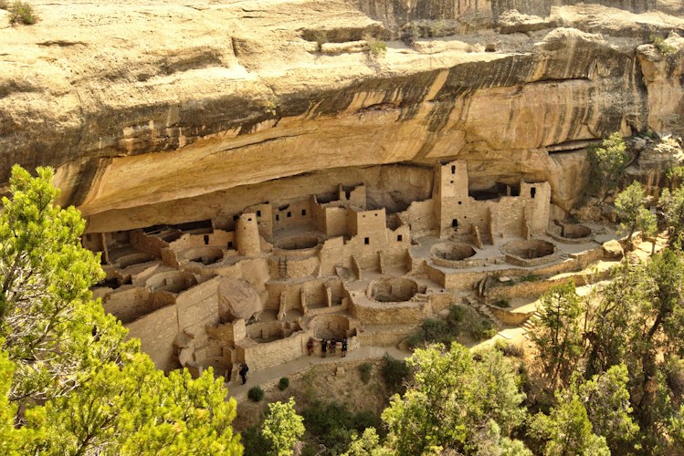 Mesa Verde: The Cliff Dwellings of the Ancestral Puebloans