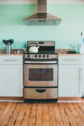 white and black gas range oven