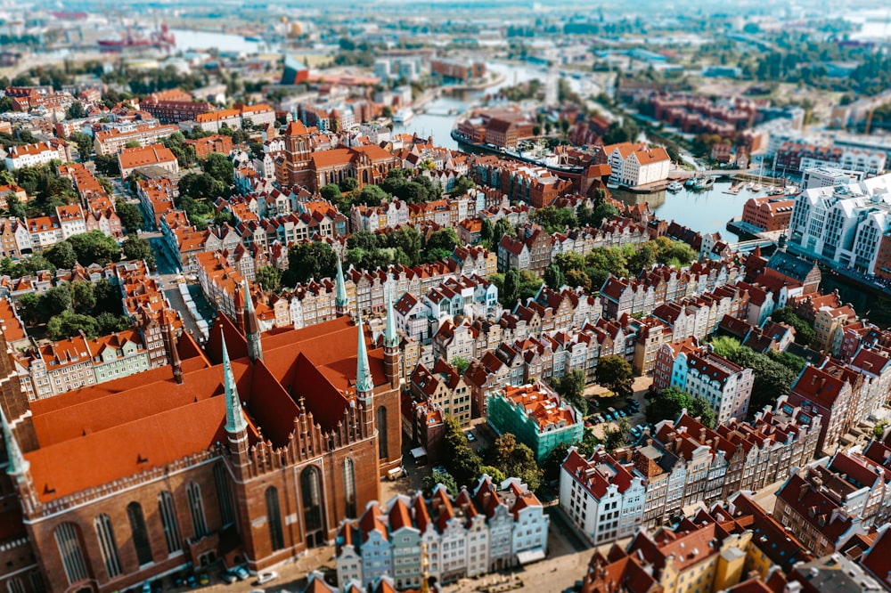 Luftaufnahme von Stadtgebäuden tagsüber