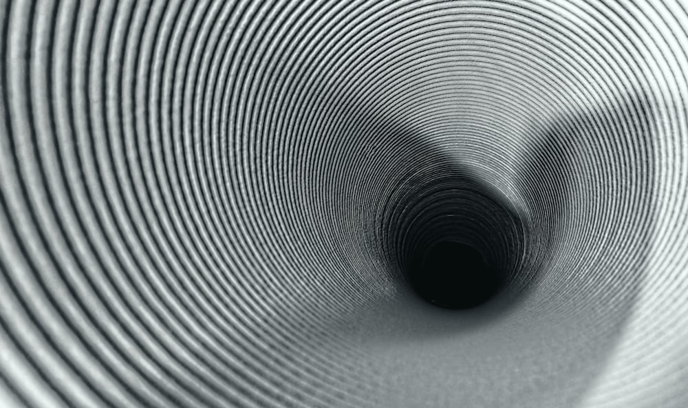 tunnel rotondo in bianco e nero